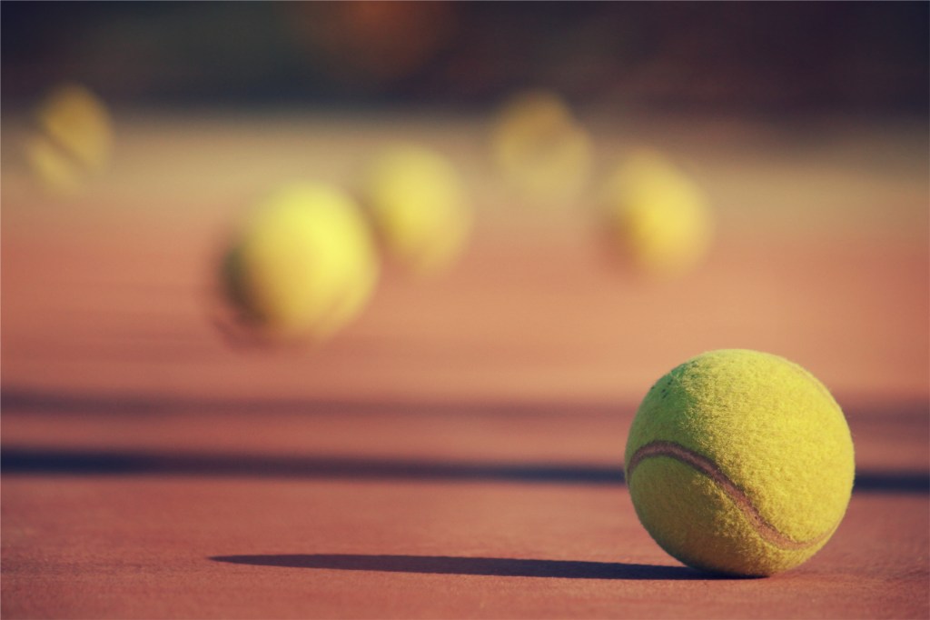 Les balles de tennis recyclées en sol&nbsp;sportif