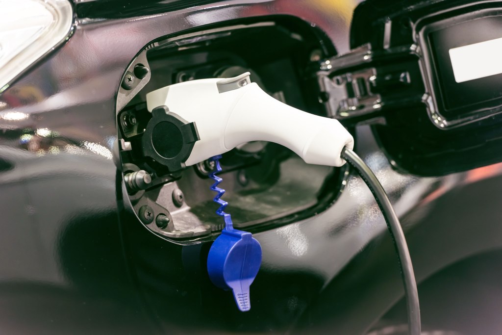 Analyse du documentaire &laquo;&nbsp;A contre-sens&nbsp;&raquo; sur les voitures&nbsp;électriques