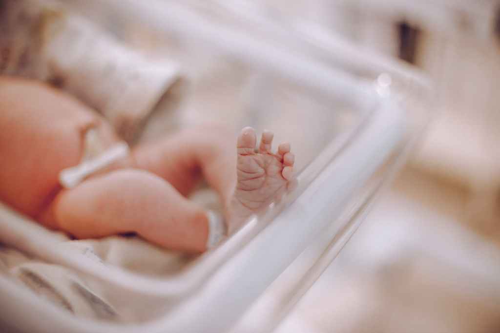 Les bébés prématurés sont-ils exposés aux perturbateurs endocriniens présents dans les dispositifs médicaux&nbsp;?